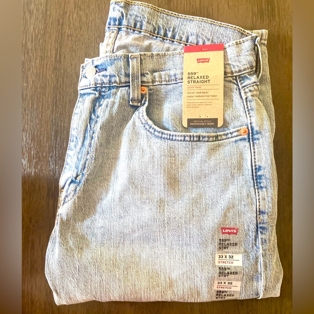 Mens Levi jeans size 33x32 NWT relaxed straight fit